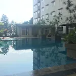 Relaxing Studio At Pinewood Apartment Near Unpad Jatinangor By Travelio