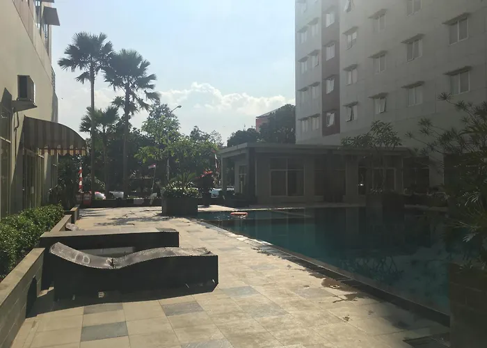 Relaxing Studio At Pinewood Apartment Near Unpad Jatinangor By Travelio