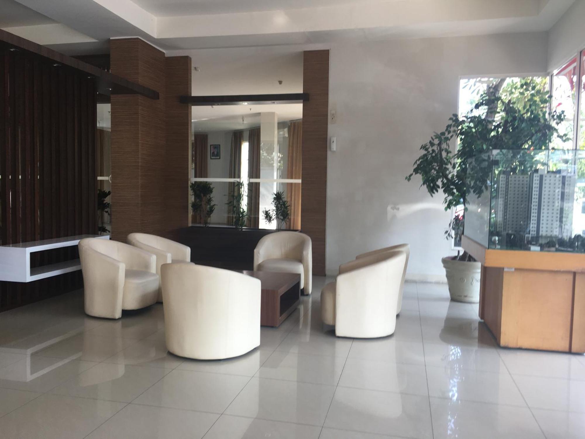 Relaxing At Pinewood Near Unpad Jatinangor By Travelio Apartemen
